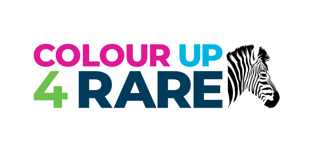 ColourUp4Rare logo. Logo muodostuu kampanjan nimestä. Nimen oikealta puolelta pilkistää piirretty seepran pää.